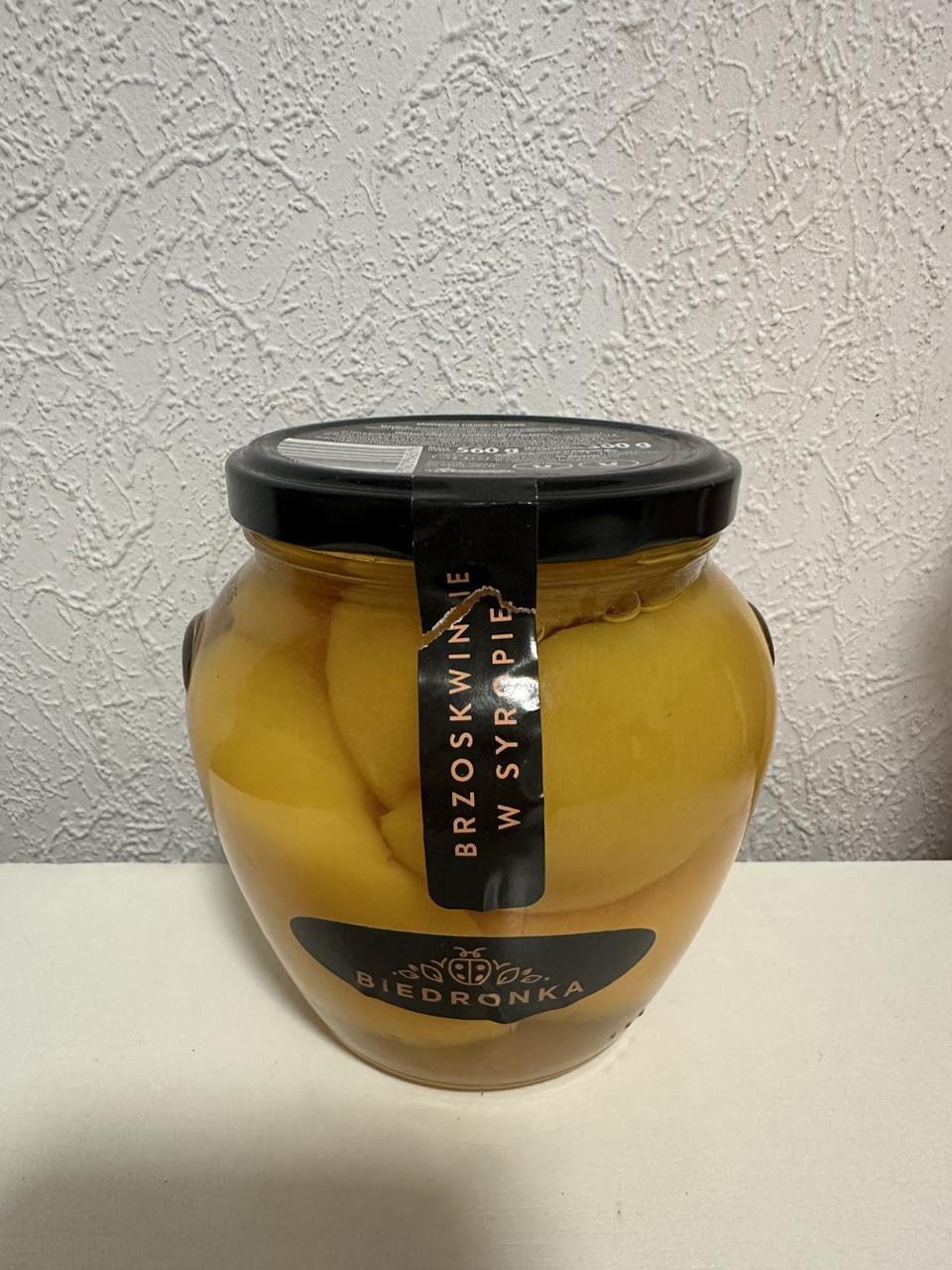 Персики Biedronka половинками в сиропе 560 г