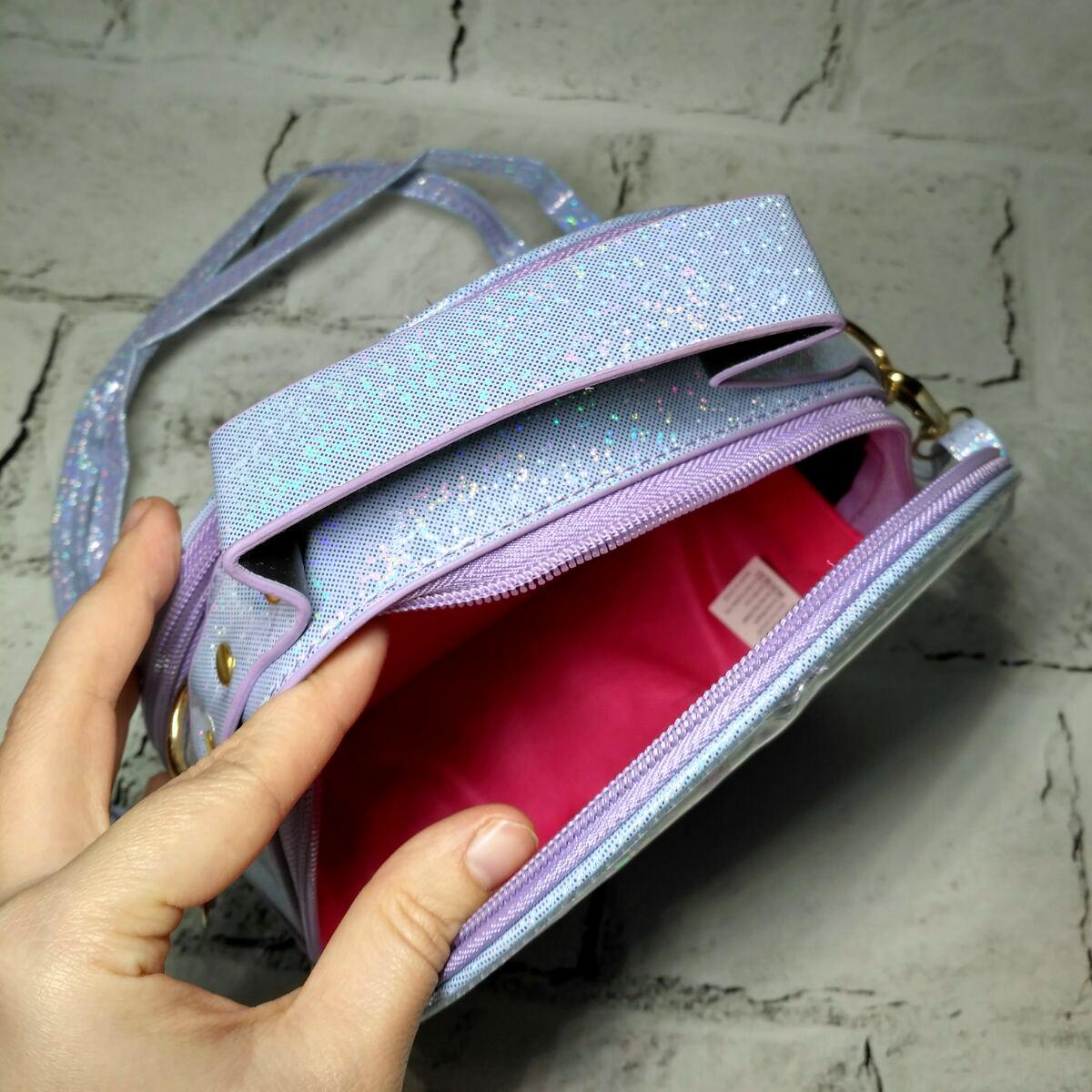 Сумочка дитяча для дівчинки лакова з ремінцем Куромі з блискітками 18,5х16х7 см Бузковий (552-5) - фото 2 Сумочка дитяча для дівчинки лакова з ремінцем Куромі з блискітками 18,5х16х7 см Бузковий (552-5) - фото 2