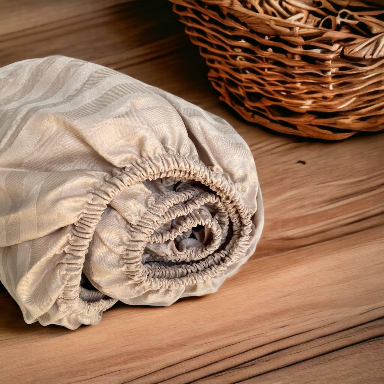 Простынь на резинке Текстилія страйп-сатин 140х200 см Бежевый (01020511) - фото 1 Простынь на резинке Текстилія страйп-сатин 140х200 см Бежевый (01020511) - фото 1