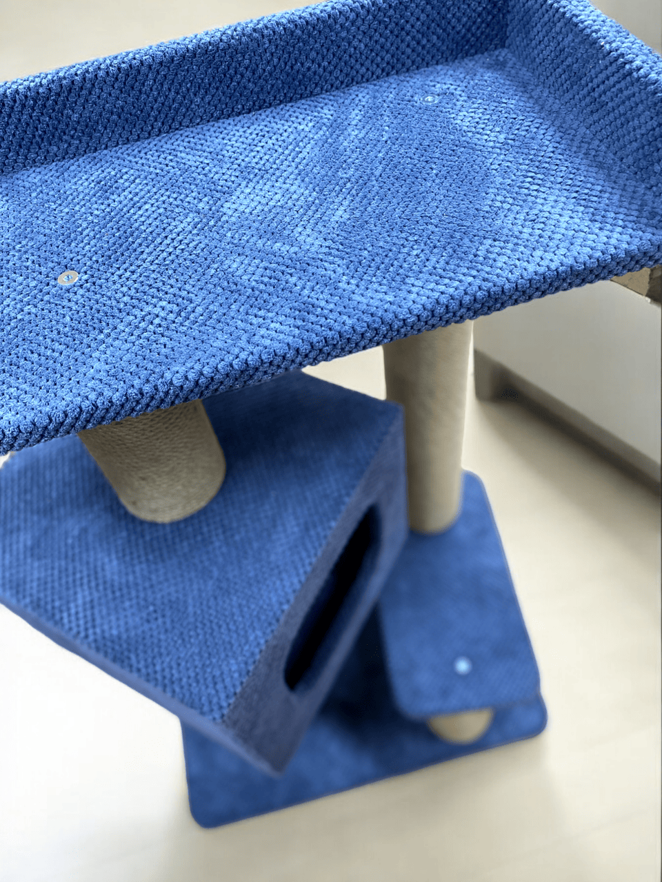 Игровой комплекс когтеточка с лежанкой и подушкой 95x40x60 см Синий (21706954) - фото 2