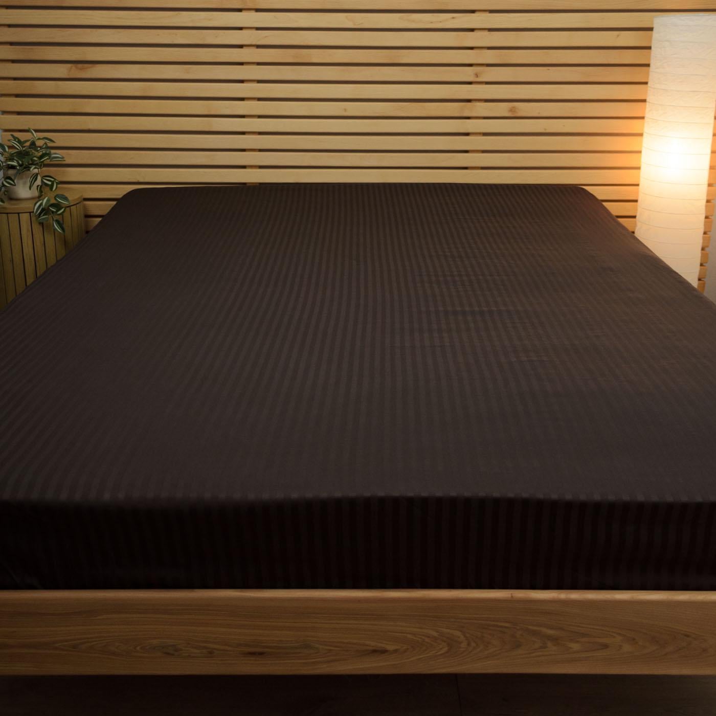 Простынь на резинке односпальная страйп-сатин хлопок 125 г/м2 90х200х35 см Шоколад (chn-pnr-90-35-shoko) Простынь на резинке односпальная страйп-сатин хлопок 125 г/м2 90х200х35 см Шоколад (chn-pnr-90-35-shoko)