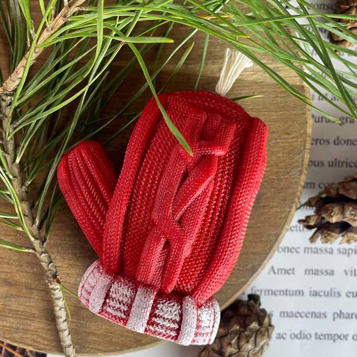 Свеча восковая Новогодняя перчатка