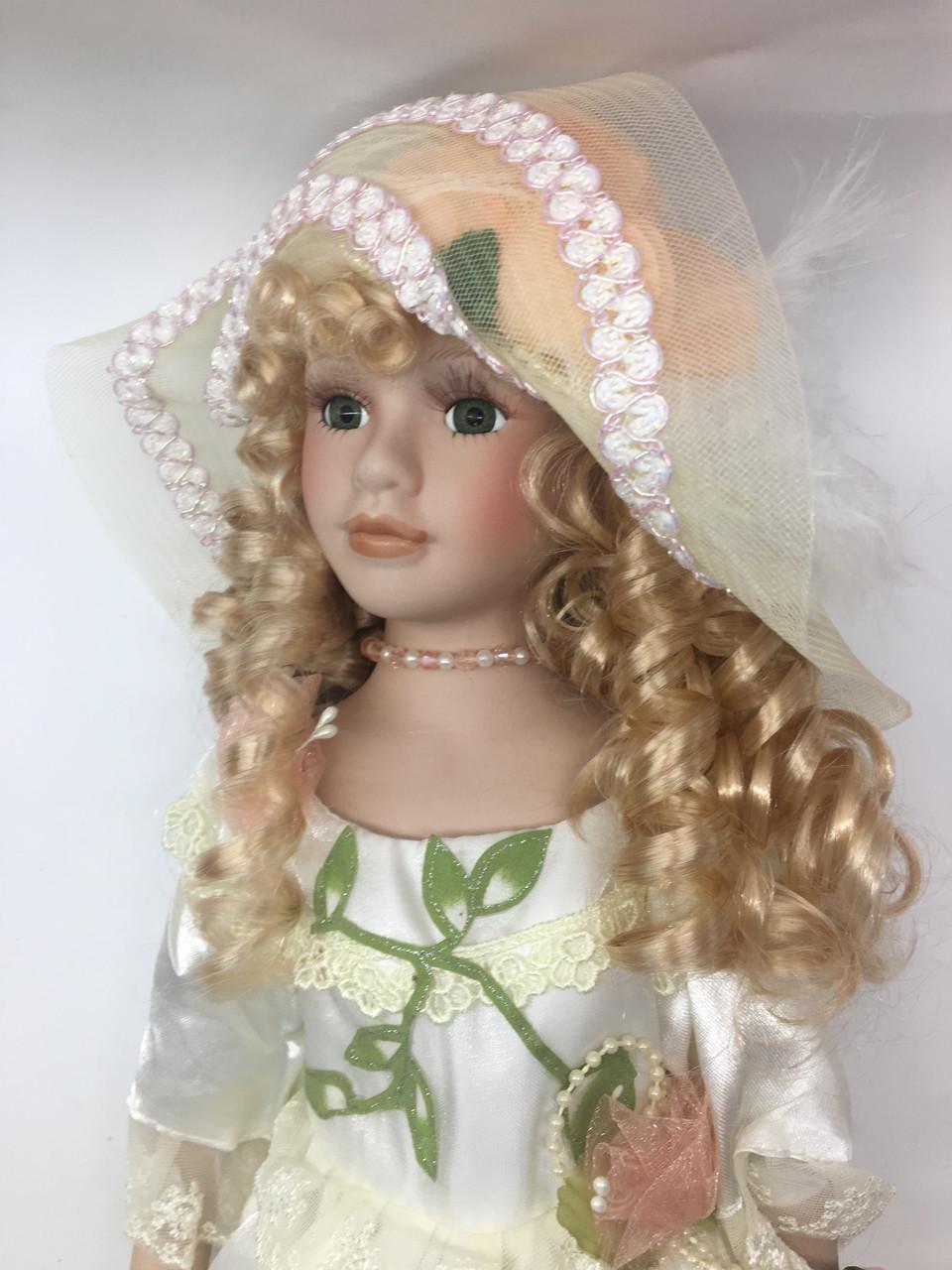 Лялька сувенірна Porcelain doll Софія порцелянова 50 см (1303-03) - фото 3