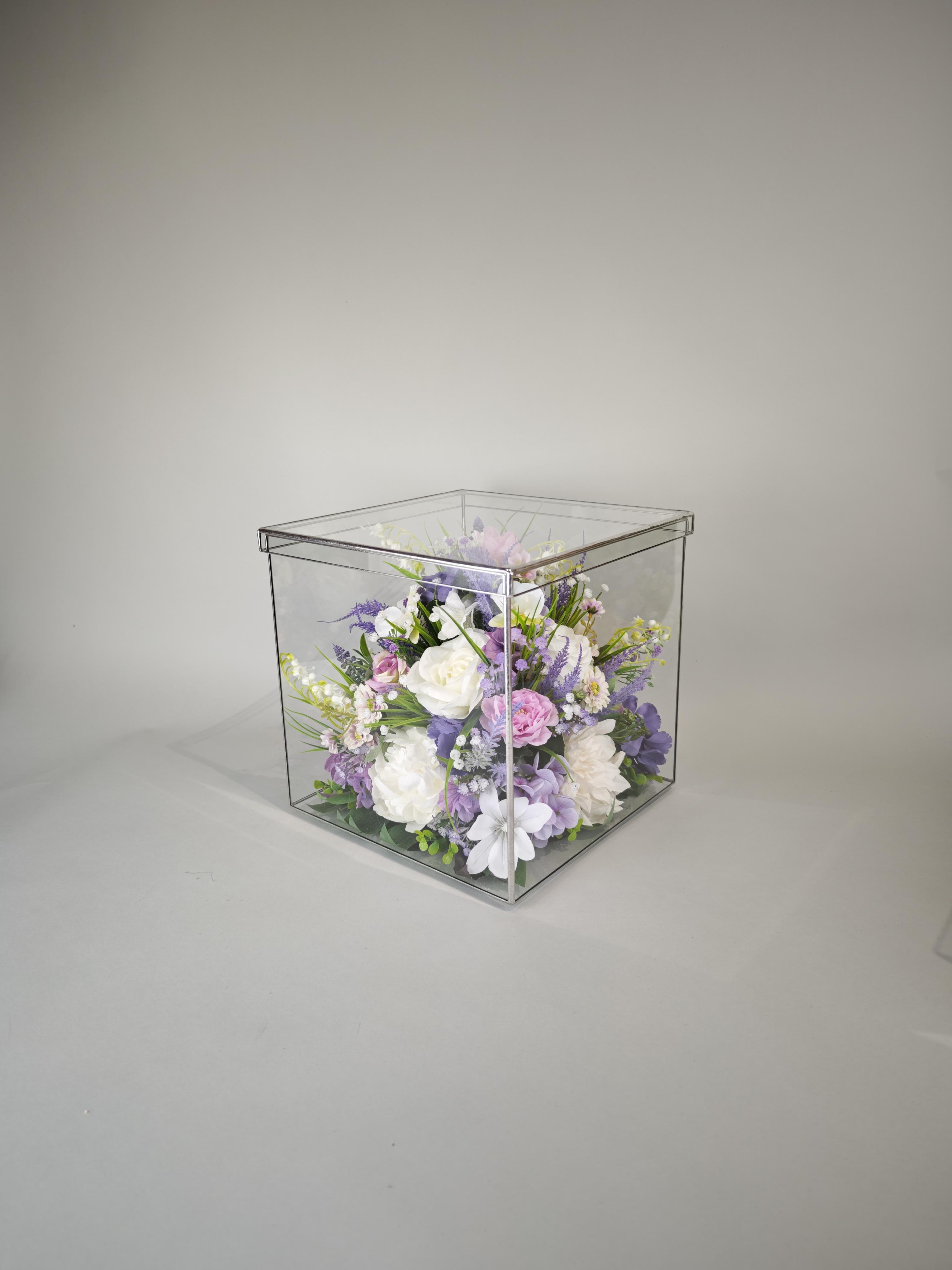 Штучні квіти скорботи жалобні Мир і тиша ритуальні під склом куб 30х30х30 см