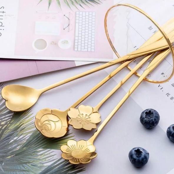 Набор фигурных десертных ложек с длинной ручкой 6 шт. Золотистый (2464734080) - фото 10 Набор фигурных десертных ложек с длинной ручкой 6 шт. Золотистый (2464734080) - фото 10