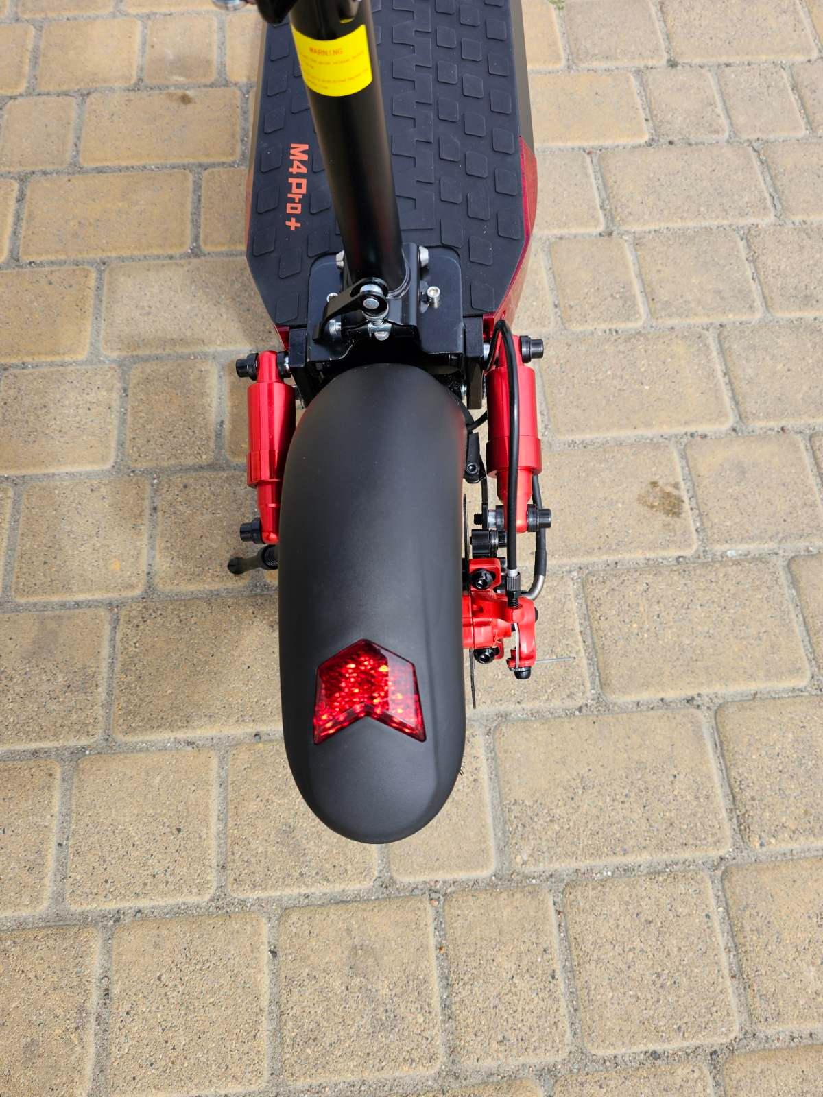 Электросамокат с сиденьем KugooKirin M4 PRO Plus 1000 W/18 Ah 2025 +3 фары - фото 12 Электросамокат с сиденьем KugooKirin M4 PRO Plus 1000 W/18 Ah 2025 +3 фары - фото 12