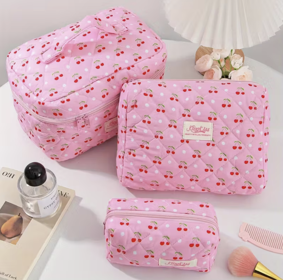 Набор женских косметичек дорожных Вишни стеганные 3 шт. Розовый (33549771)