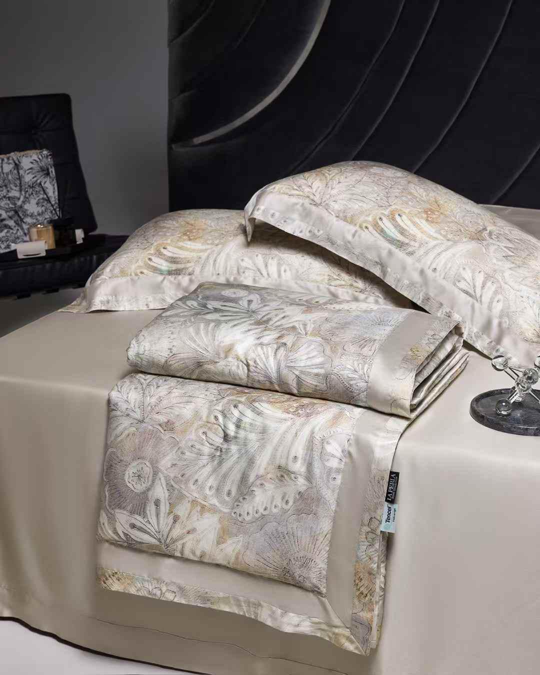 Комплект постельного белья Цветы с одеялом тенсел семейный (70121) - фото 2