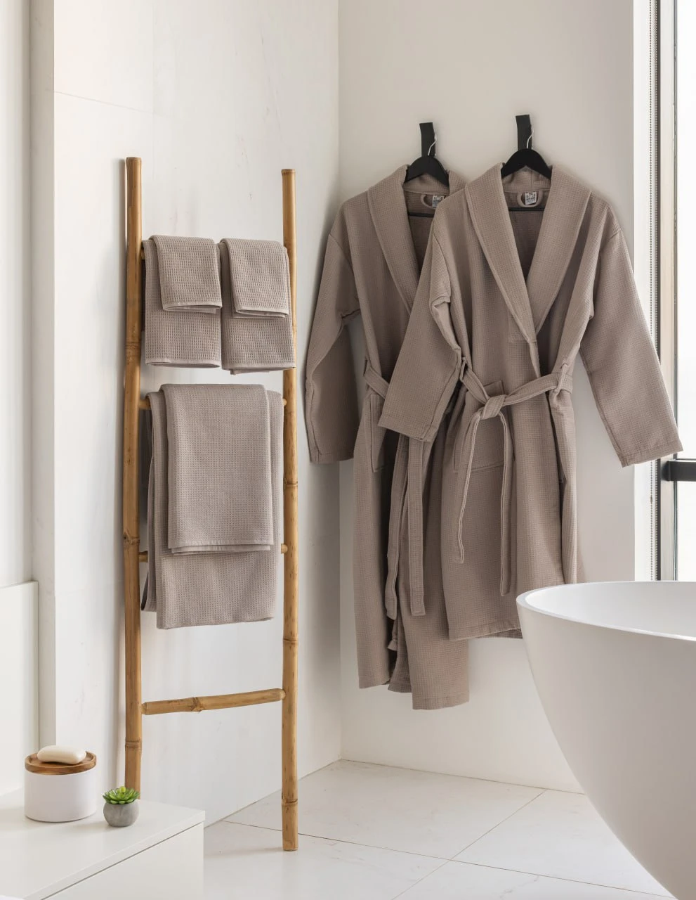 Набор халатов вафельных HYGG S-M/2XL-3XL и полотенца 30х50 см 2 шт./50х90 см 2 шт./70х140 см/90х150 см Бежевый (391749)