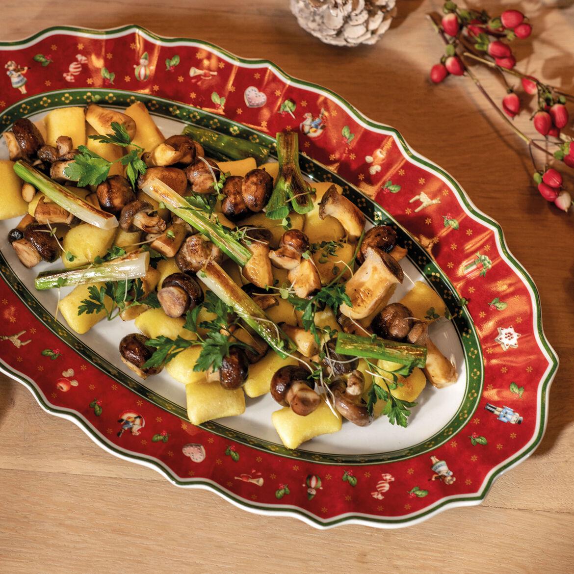 Блюдо сервировочное Villeroy & Boch Toy's Delight новогоднее овальное 23,5 см (1485852920) - фото 2 Блюдо сервировочное Villeroy & Boch Toy's Delight новогоднее овальное 23,5 см (1485852920) - фото 2