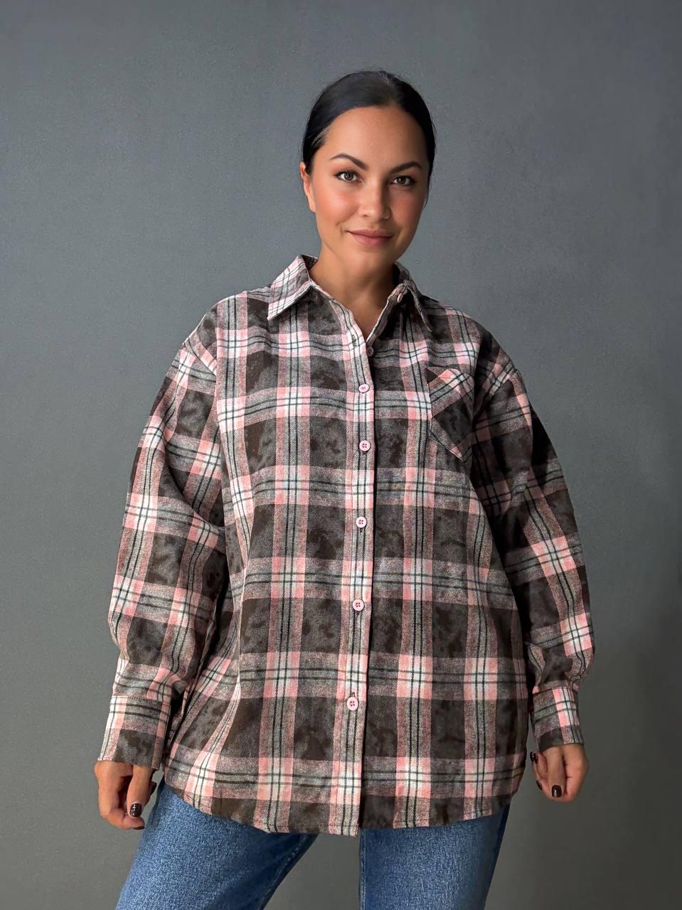 Сорочка жіноча YZY 7765 в клітинку оверсайз широка варена OS Коричневий (4921) - фото 8 Сорочка жіноча YZY 7765 в клітинку оверсайз широка варена OS Коричневий (4921) - фото 8