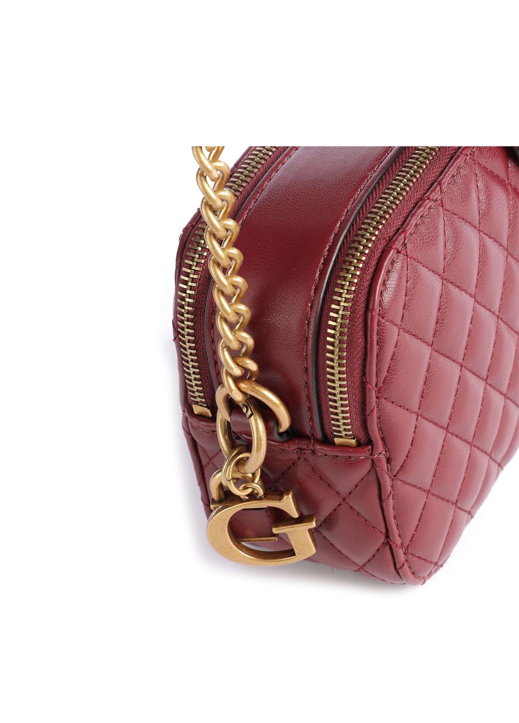 Сумка кросс боди женская из эко кожи Guess MAILA CAMERA BAG HWQB8661140-MER Бордовый - фото 3 Сумка кросс боди женская из эко кожи Guess MAILA CAMERA BAG HWQB8661140-MER Бордовый - фото 3