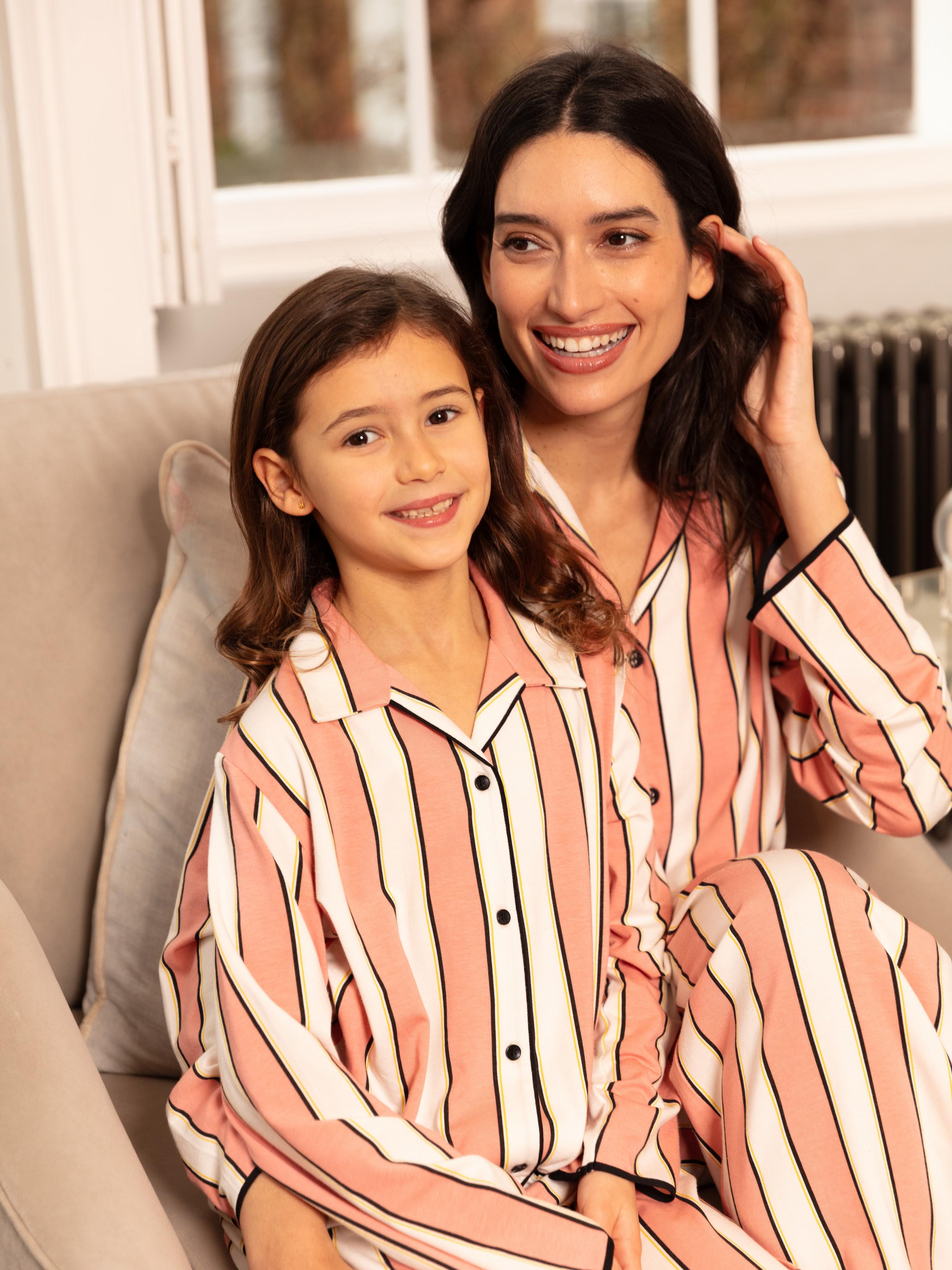 Піжама жіноча CYBERJAMMIES 5046-5047 3XL Рожево-білий зі смугастим принтом (5051877604858) - фото 6 Піжама жіноча CYBERJAMMIES 5046-5047 3XL Рожево-білий зі смугастим принтом (5051877604858) - фото 6