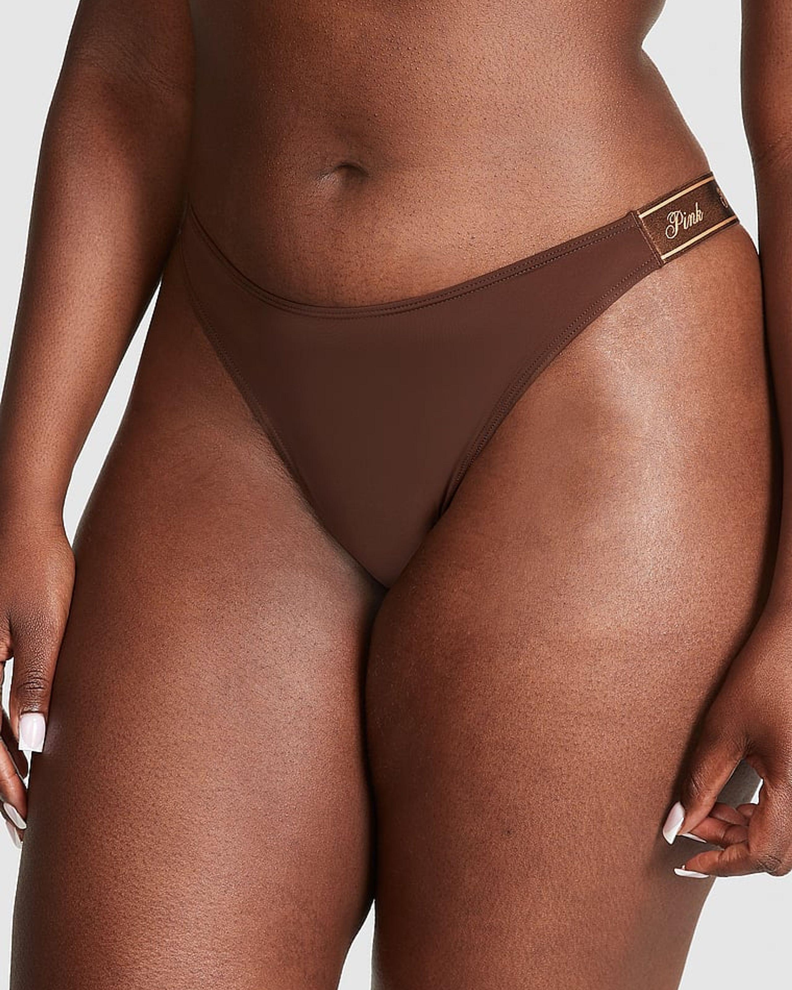 Трусики стринги Victoria’s Secret Logo Cotton High-Leg Thong Panty Ganache S Коричневый (26787751) Трусики стринги Victoria’s Secret Logo Cotton High-Leg Thong Panty Ganache S Коричневый (26787751)