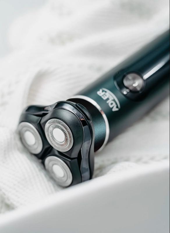 Електробритва роторна дорожня 3в1 ADLER AD 2940 з тримером для бороди, носа та вух LCD дисплей USB Чорний - фото 8 Електробритва роторна дорожня 3в1 ADLER AD 2940 з тримером для бороди, носа та вух LCD дисплей USB Чорний - фото 8