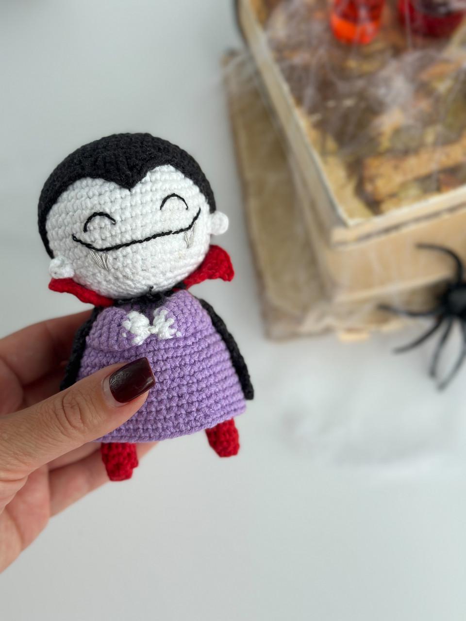 Кукла вязаная Дракула ручной работы декор (29528496) - фото 3 Кукла вязаная Дракула ручной работы декор (29528496) - фото 3