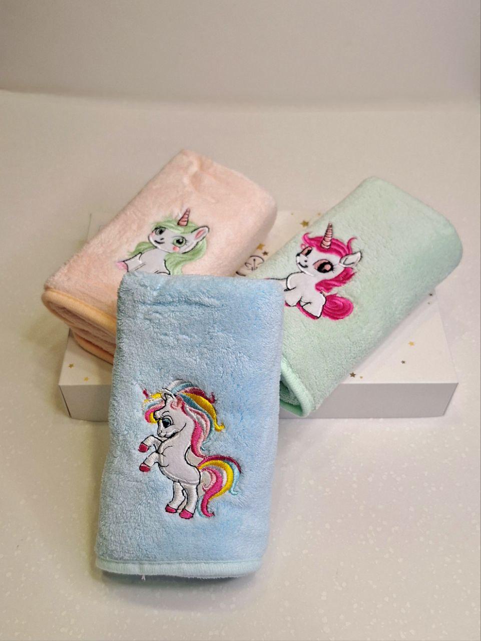Набір кухонних рушників подарунковий Colorful Home 3 шт. з петелькою з мікрофібри 25х50 см Єдиноріжки (1524) - фото 4 Набір кухонних рушників подарунковий Colorful Home 3 шт. з петелькою з мікрофібри 25х50 см Єдиноріжки (1524) - фото 4