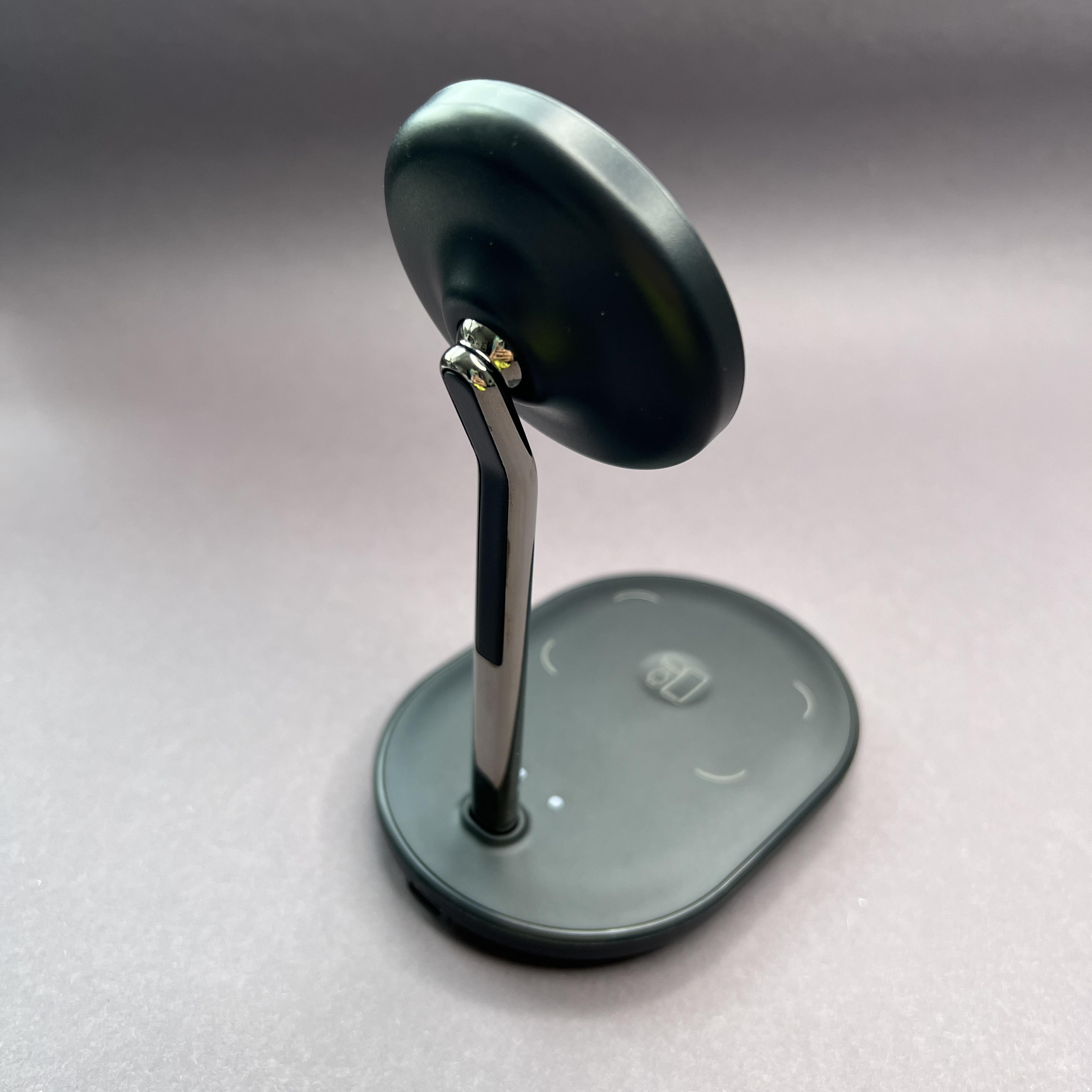 Зарядное устройство беспроводное Hoco CW40 18W Magsafe 2в1 быстрая зарядка/настольный держатель (477037) - фото 2