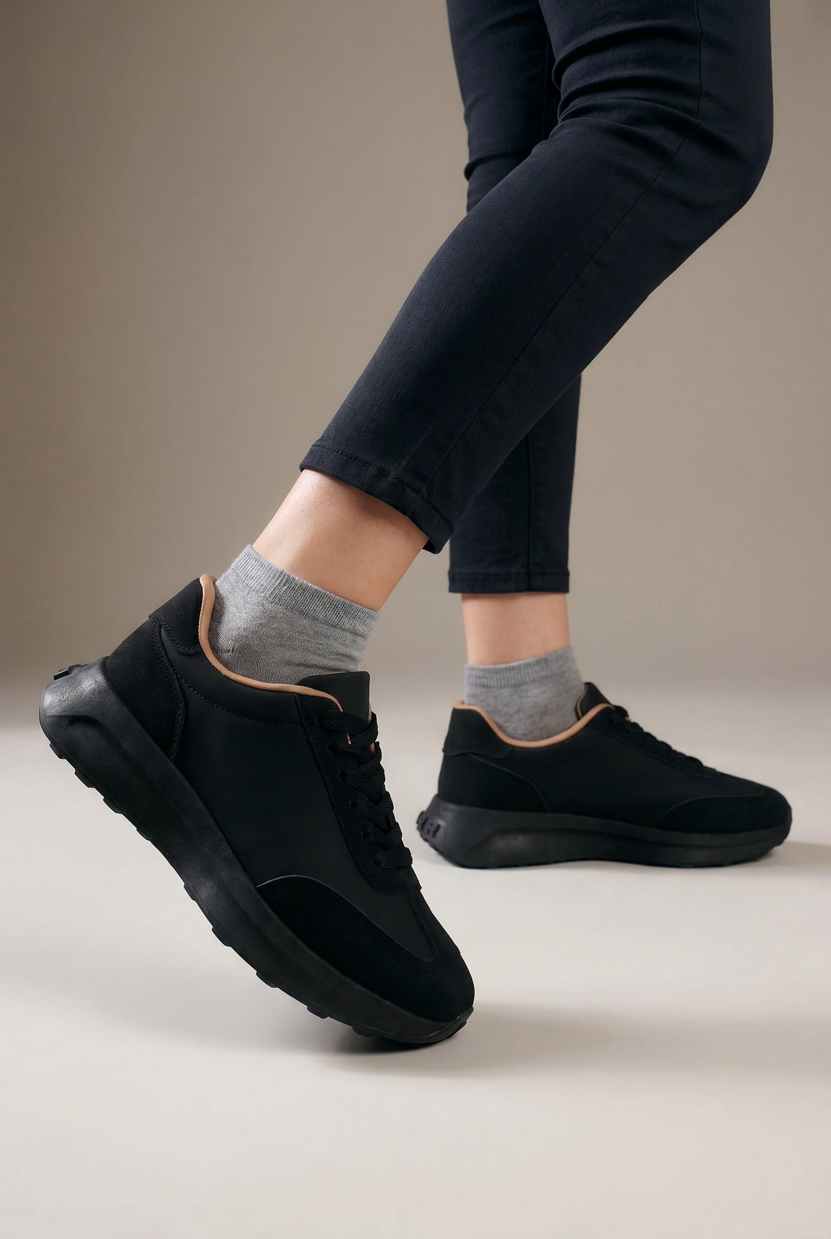 Кроссовки женские Fashion 347268 демисезонные р. 36 Черный (347268_36)