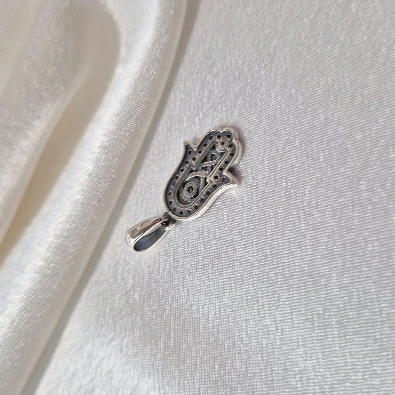 Кулон підвіска оберіг талісман рука фатіми у каменях срібло 925 проби чорнене 1,93 г (3646п) - фото 3 Кулон підвіска оберіг талісман рука фатіми у каменях срібло 925 проби чорнене 1,93 г (3646п) - фото 3