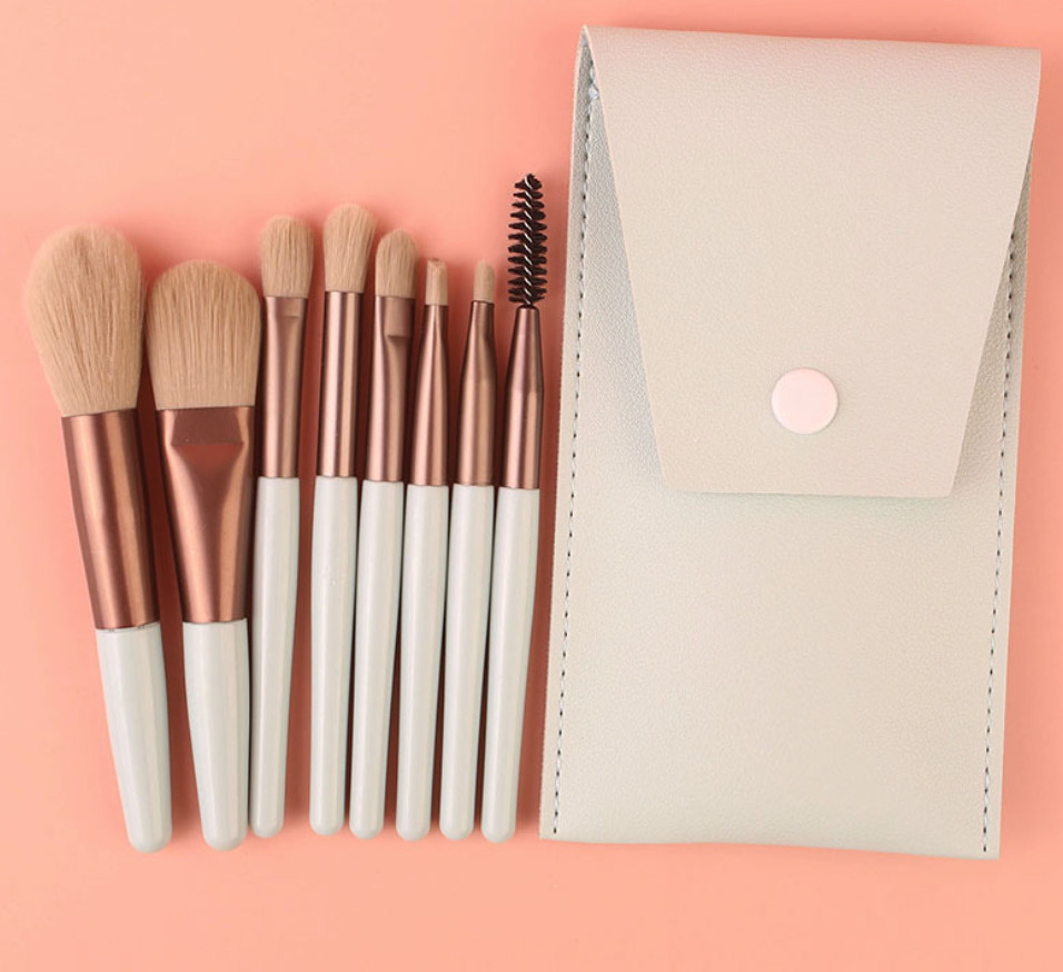 Набір пензлів для макіяжу в чохлі 5551 9 пр. М'ятний (4228412) Набір пензлів для макіяжу в чохлі 5551 9 пр. М'ятний (4228412)