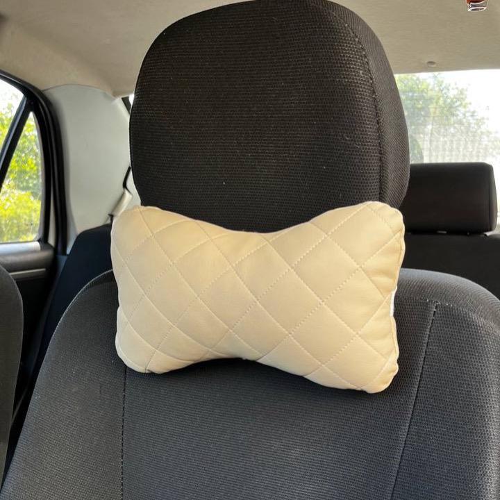 Подушка в машину з екошкіри 27x16x8 см Світло-бежевий (24167319) - фото 1 Подушка в машину з екошкіри 27x16x8 см Світло-бежевий (24167319) - фото 1