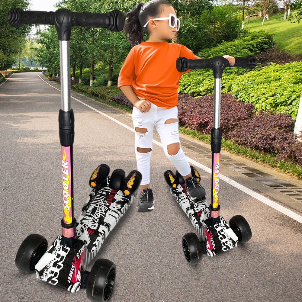 Самокат Voltronic Графіті з музикою та димом і світлом до 50 кг Білий (НКП) - фото 2