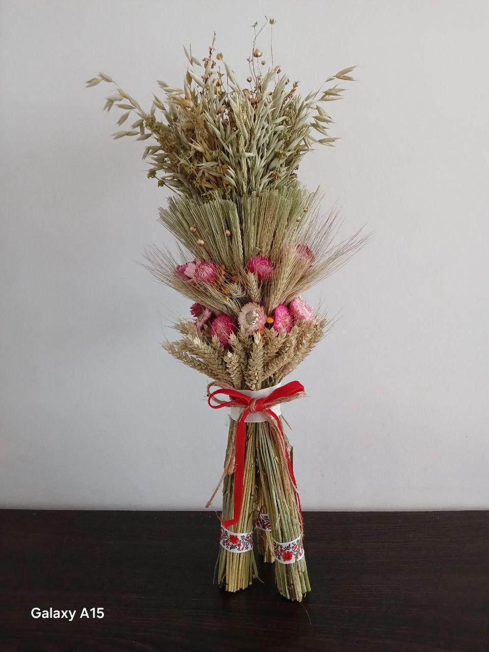 Дидух рождественский из колосья пшеницы/льна и овса на трех ножках 50-55 см с лентой вышиванкой Красный (2822830297) - фото 2 Дидух рождественский из колосья пшеницы/льна и овса на трех ножках 50-55 см с лентой вышиванкой Красный (2822830297) - фото 2