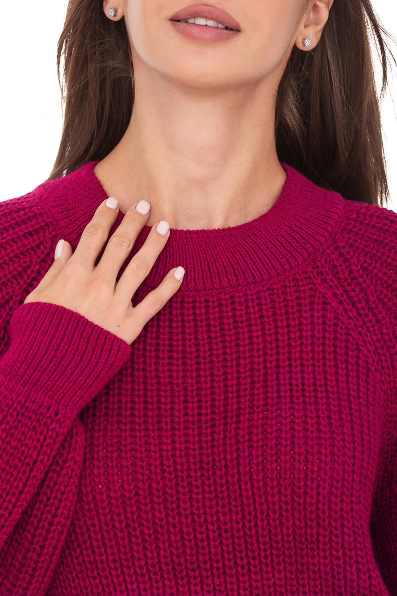 Свитер женский свободный крупной вязки SVTR р. 48-52 Малиновый (472) - фото 9