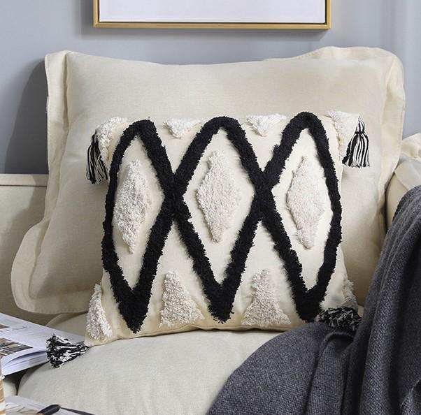 Подушка декоративная хлопок с эффектным объемным узором квадратная с кисточками 45х45 см Белый с черным (60058)