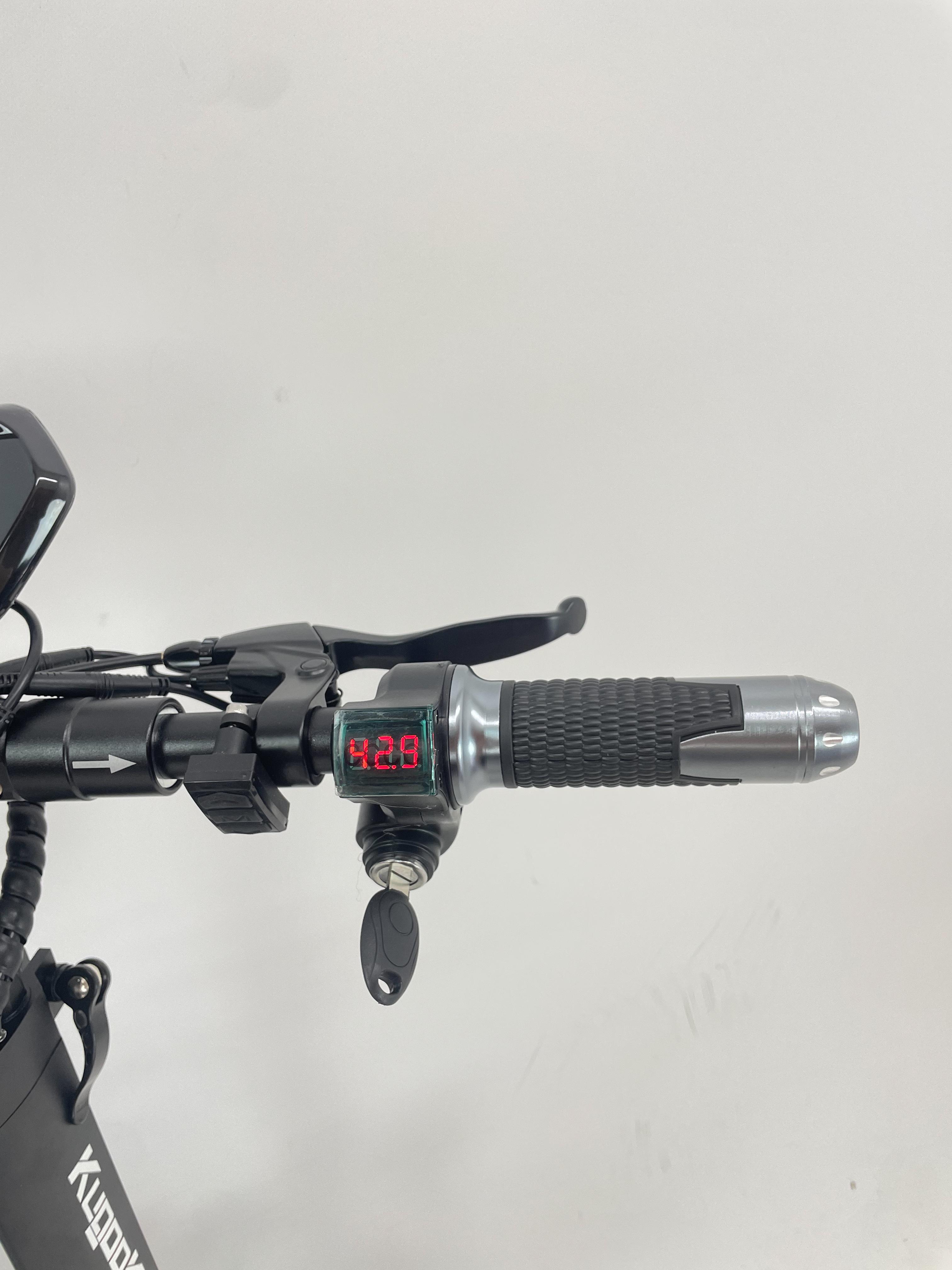 Электросамокат с сидением KugooKirin M4 PRO 1500W 48V 21Ah вольтметр и 3 фары - фото 13 Электросамокат с сидением KugooKirin M4 PRO 1500W 48V 21Ah вольтметр и 3 фары - фото 13