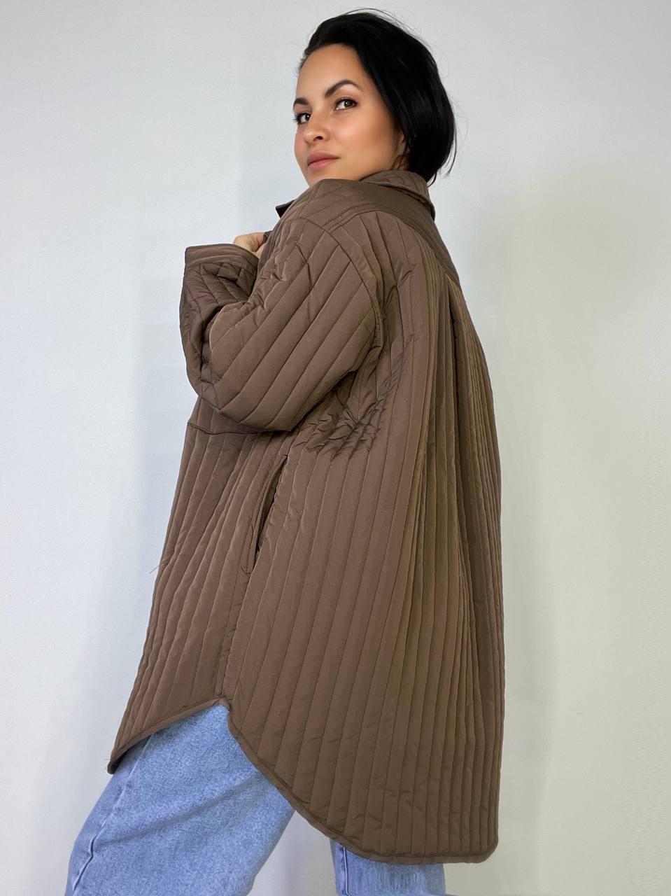 Куртка женская LADY YEP 9089 рубашка удлиненная стеганая демисезонная OS Коричневый (3722) - фото 2 Куртка женская LADY YEP 9089 рубашка удлиненная стеганая демисезонная OS Коричневый (3722) - фото 2