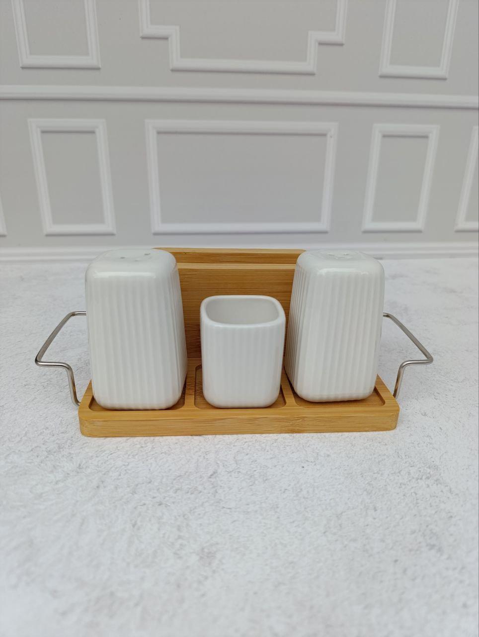 Набор для специй Led Classic фарфор на деревянной подставке 4 пред. Белый (B010805)