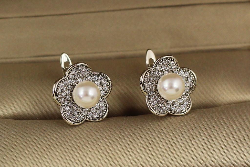 Серьги Xuping Jewelry бегония с жемчугом 1,3 см Серебристый (2142320080)