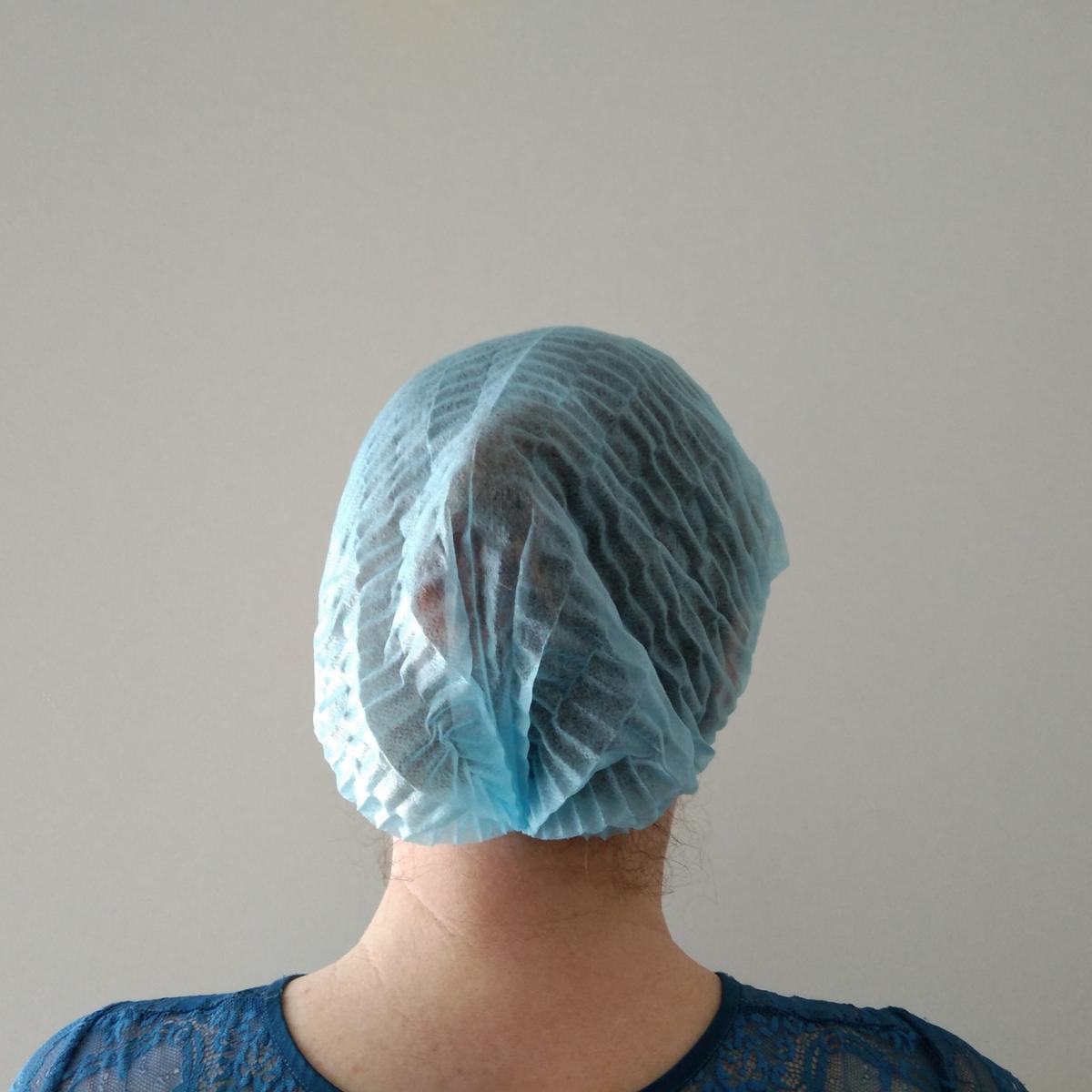 Шапочка одноразовая гофрированная Шарлотта нетканый спанбонд 100 шт./уп. Голубой (ME-2897) - фото 7 Шапочка одноразовая гофрированная Шарлотта нетканый спанбонд 100 шт./уп. Голубой (ME-2897) - фото 7
