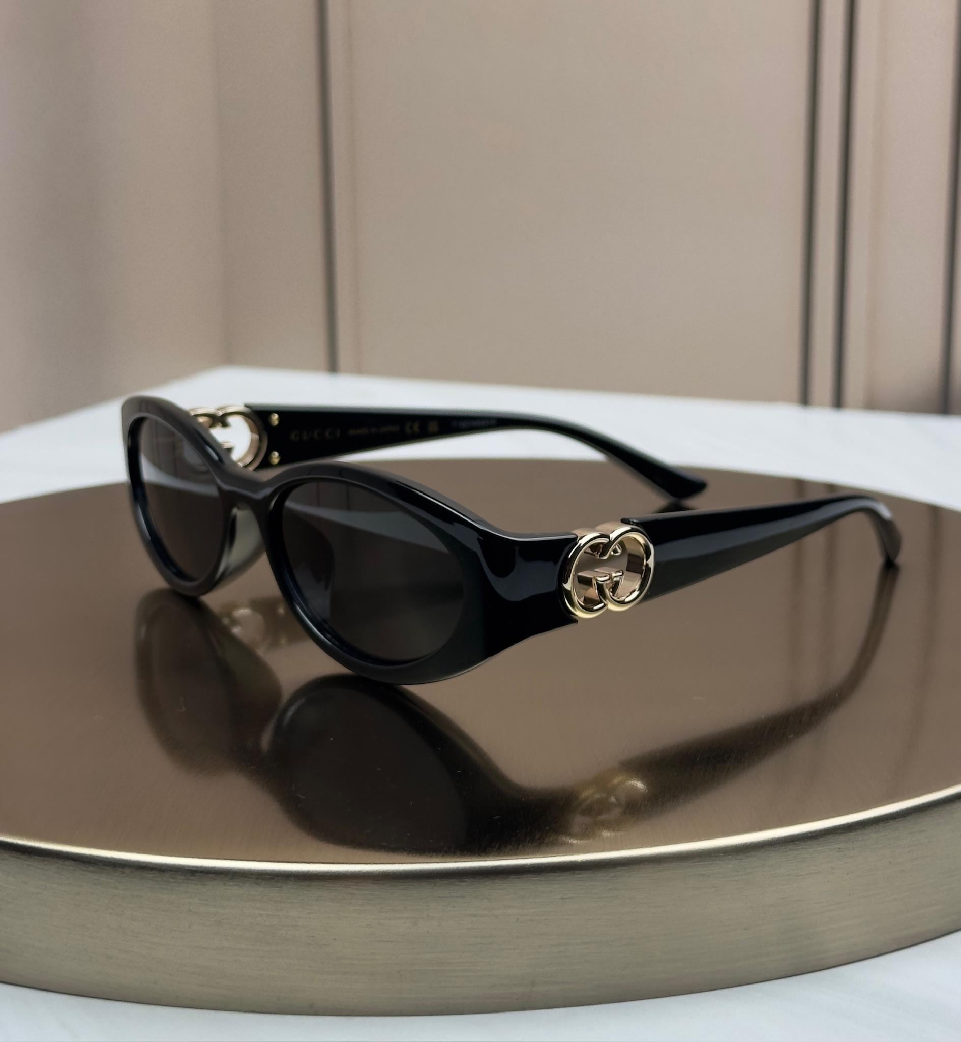 Солнцезащитные очки Gucci GG1662SA овальная темная линза женские Черный