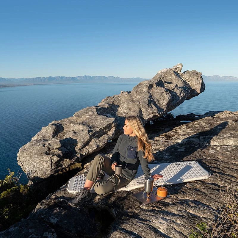 Самонадувающийся ковер Naturehike CNK2300DZ013 35 мм Светло-серый (6976023926976) - фото 2
