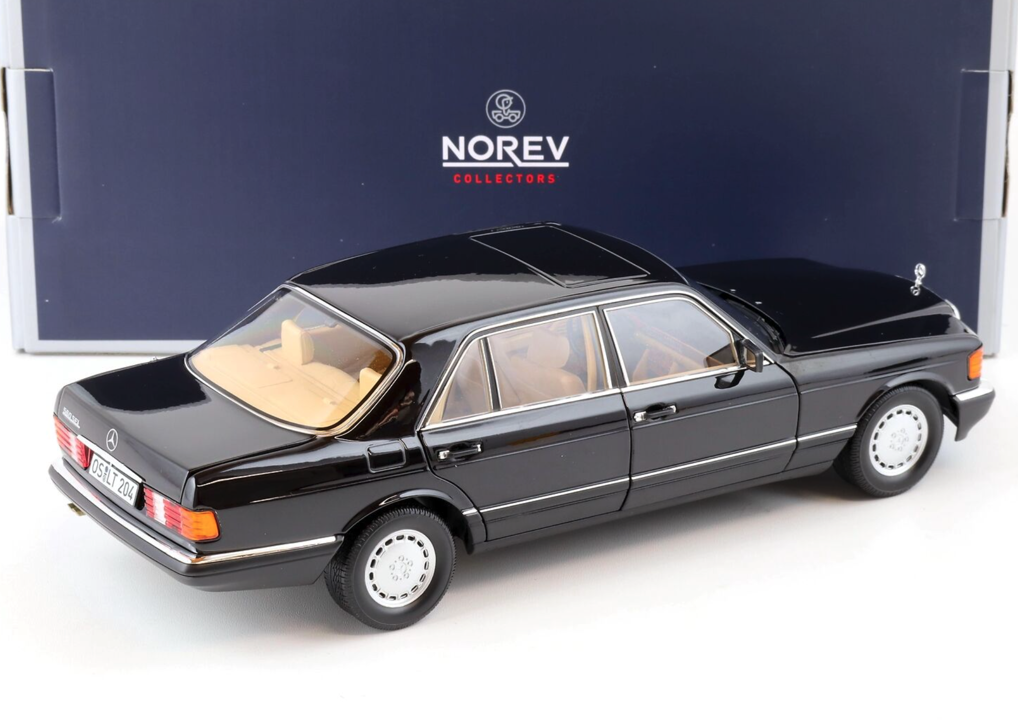 Модель автомобиля Norev 1:18 Mercedes-Benz 560 SEL W126 1985-1991 Black (183793) - фото 4 Модель автомобиля Norev 1:18 Mercedes-Benz 560 SEL W126 1985-1991 Black (183793) - фото 4