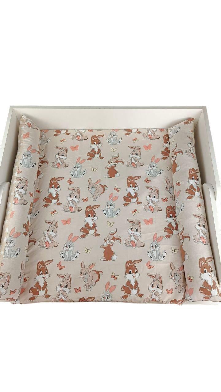 Пеленальный матрас двусторонний на детский комод с принтом Зайчики 90х70 см (2002) - фото 4 Пеленальный матрас двусторонний на детский комод с принтом Зайчики 90х70 см (2002) - фото 4