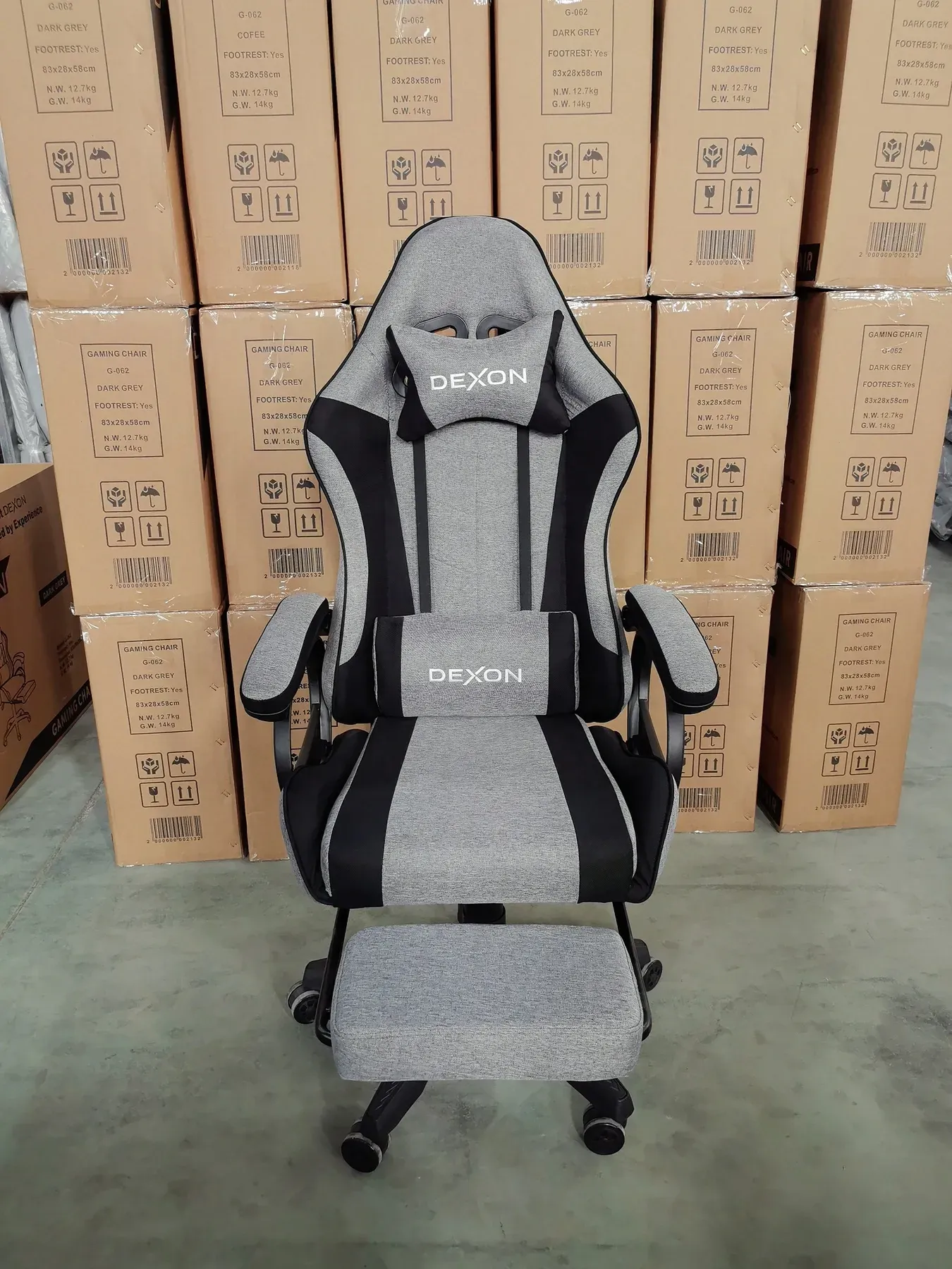 Геймерское кресло DEXON TITAN с подставкой для ног из ткани Черный/Темно-серый (40287) - фото 11 Геймерское кресло DEXON TITAN с подставкой для ног из ткани Черный/Темно-серый (40287) - фото 11