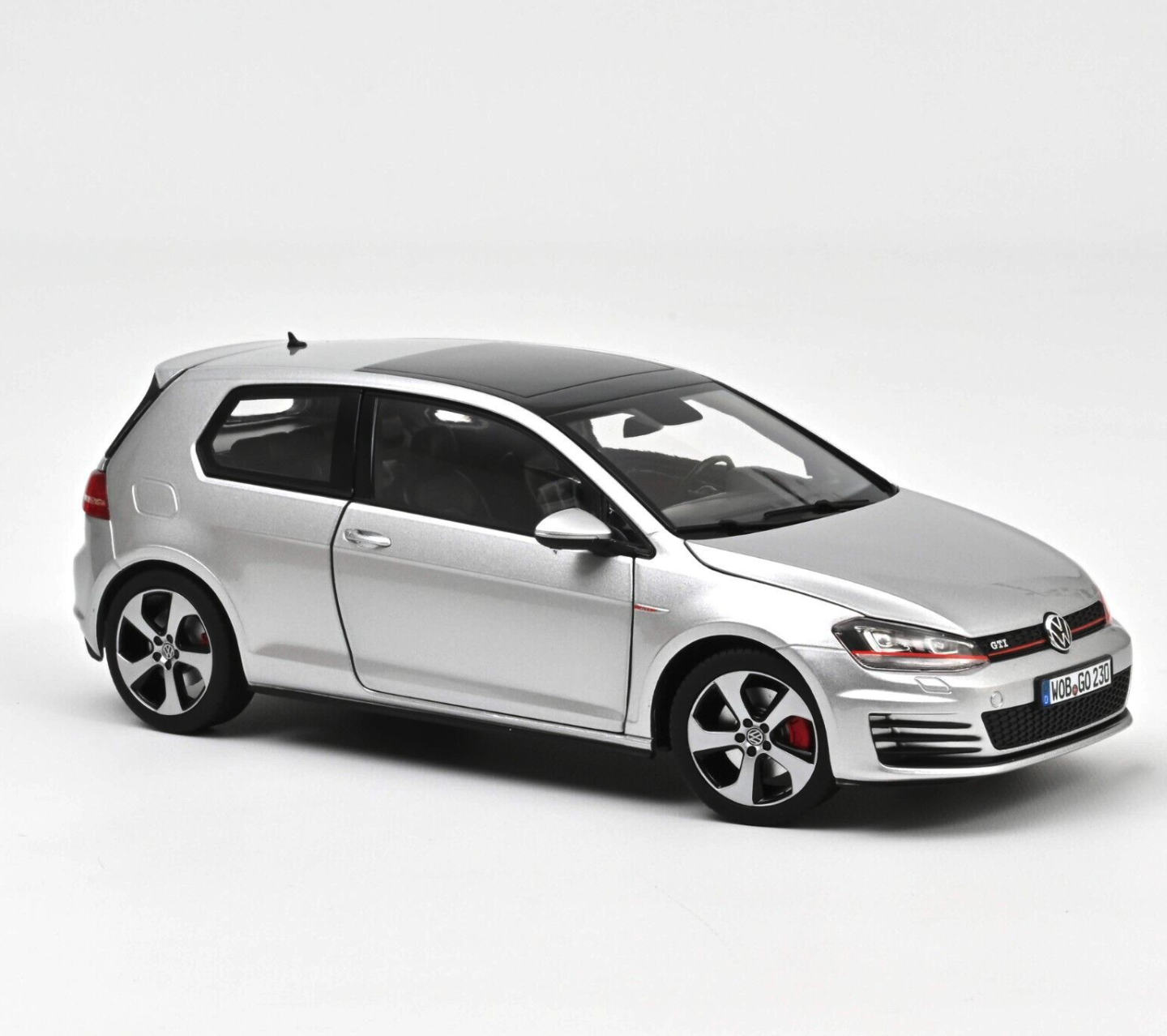 Модель автомобиля Norev 1:18 Volkswagen Golf 7 GTI 3d Silver (188551) - фото 4 Модель автомобиля Norev 1:18 Volkswagen Golf 7 GTI 3d Silver (188551) - фото 4