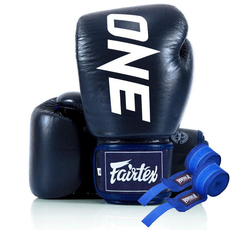 Боксерські рукавиці Fairtex BGV1-ONE натуральна шкіра 12 унцій бинти в комплекті Blue (BGV1-ONE 12oz Blue) Боксерські рукавиці Fairtex BGV1-ONE натуральна шкіра 12 унцій бинти в комплекті Blue (BGV1-ONE 12oz Blue)