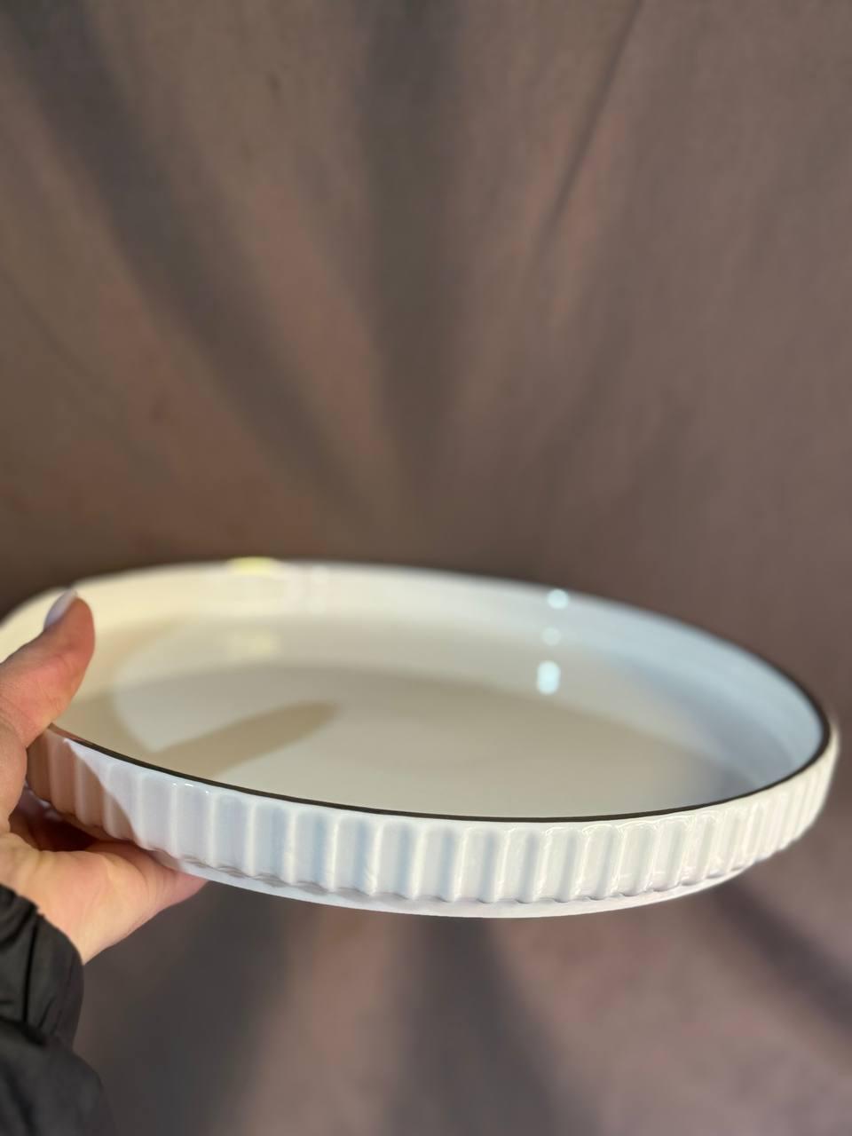 Тарелка сервировочная YIWU LB-1573S фарфоровая на металлической подставке 25 см Белый с серебряным (30101792) - фото 3 Тарелка сервировочная YIWU LB-1573S фарфоровая на металлической подставке 25 см Белый с серебряным (30101792) - фото 3