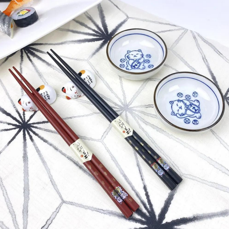 Набор палочек для суши Манеки-неко соусницы/подставка - фото 5 Набор палочек для суши Манеки-неко соусницы/подставка - фото 5