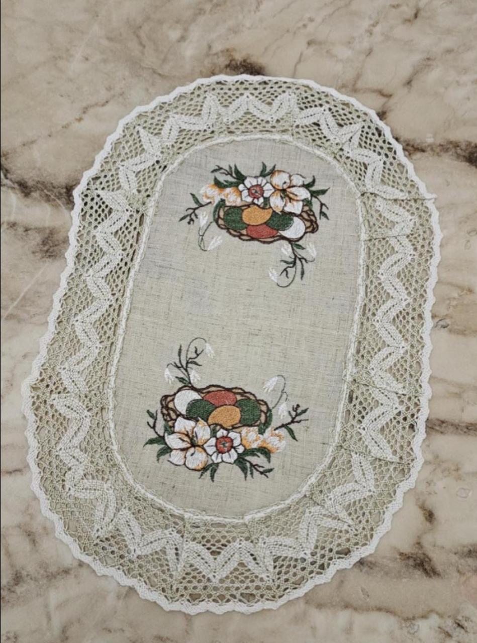 Салфетка пасхальная с вышивкой и кружевом праздничный декор стола