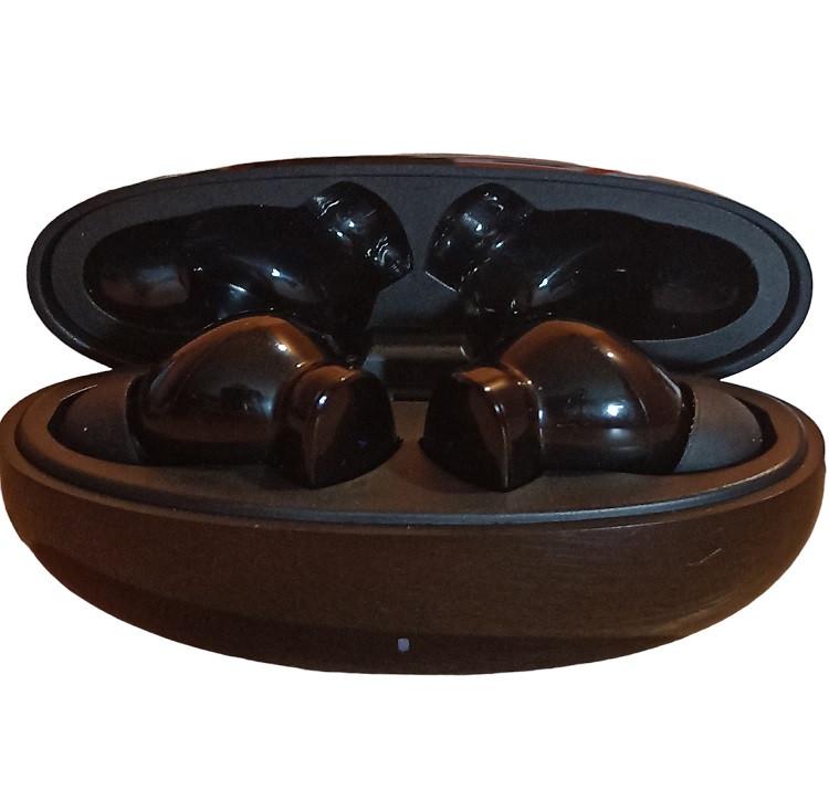 Навушники бездротові сенсорні навушники гарнітура в кейсі Pro 8 Чорний - фото 5 Навушники бездротові сенсорні навушники гарнітура в кейсі Pro 8 Чорний - фото 5