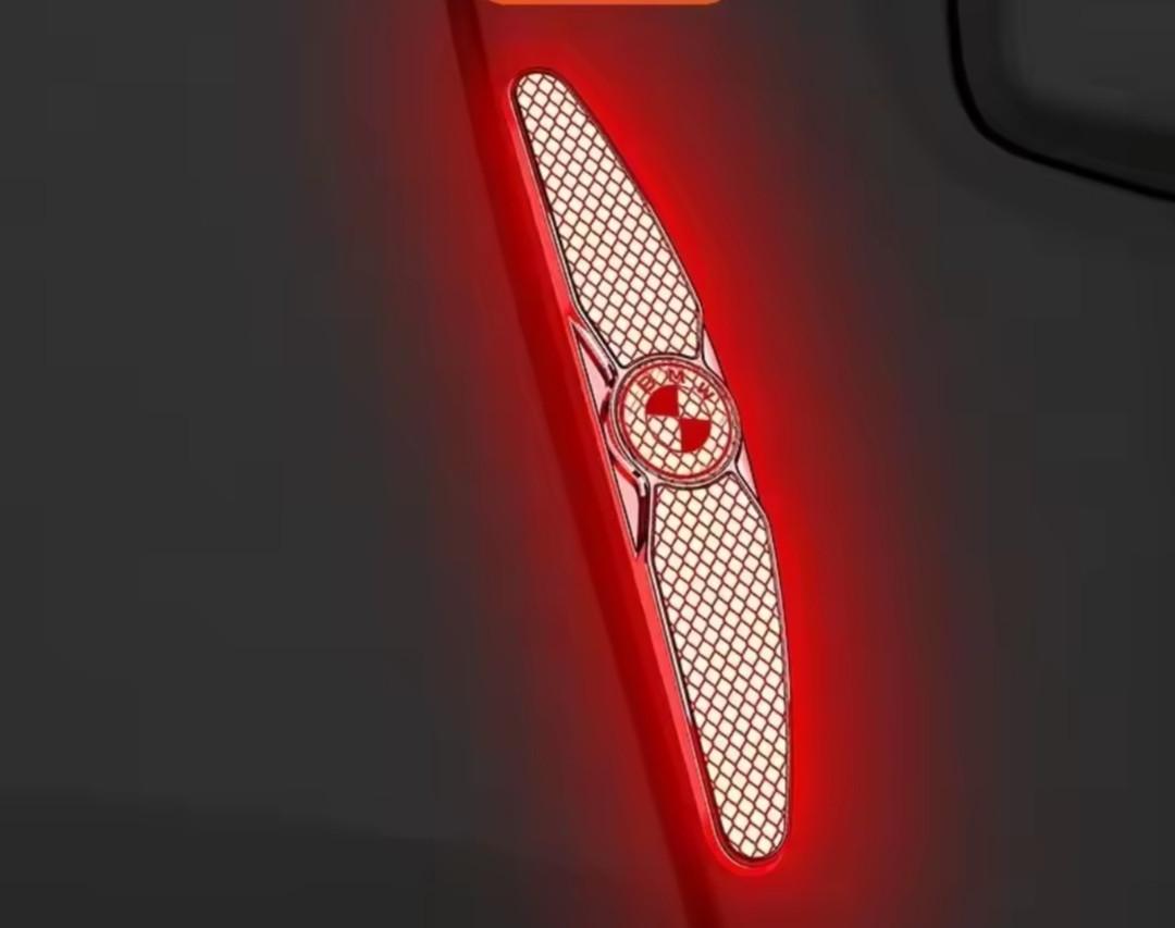 Накладки-катафоты на двери автомобиля с логотипом Toyota от царапин и вмятин Красный карбон (2402367314) - фото 3 Накладки-катафоты на двери автомобиля с логотипом Toyota от царапин и вмятин Красный карбон (2402367314) - фото 3