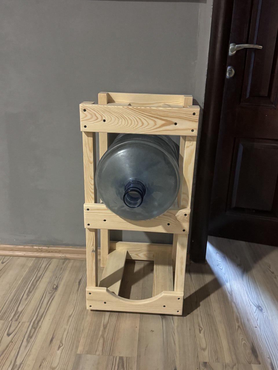 Етажерка з натурального дерева для зберігання бутлів з водою сосна (BV4653) - фото 6 Етажерка з натурального дерева для зберігання бутлів з водою сосна (BV4653) - фото 6