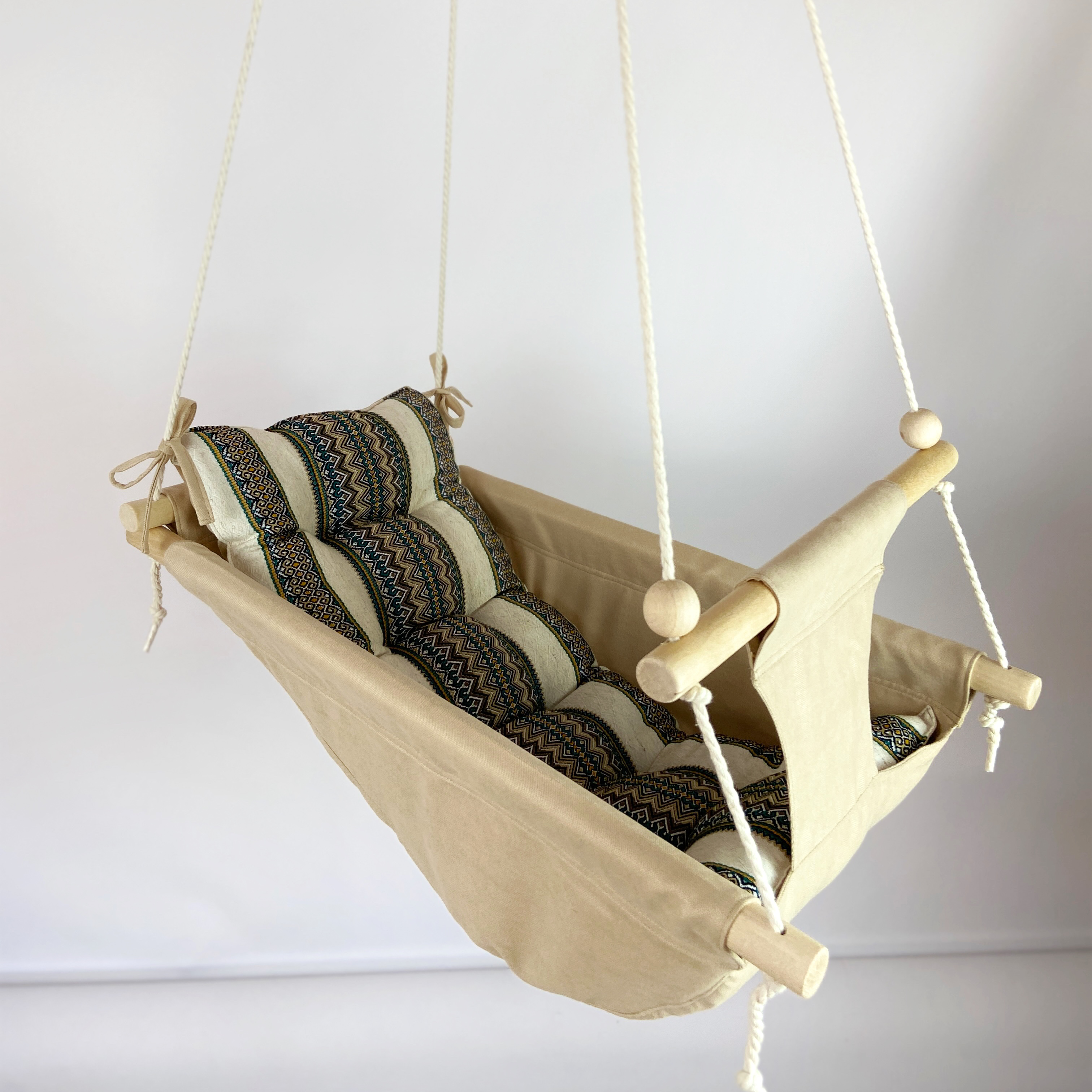 Подвесные детские качели Колыханка вышиванка из микровелюра Бежевый (gs-8679)