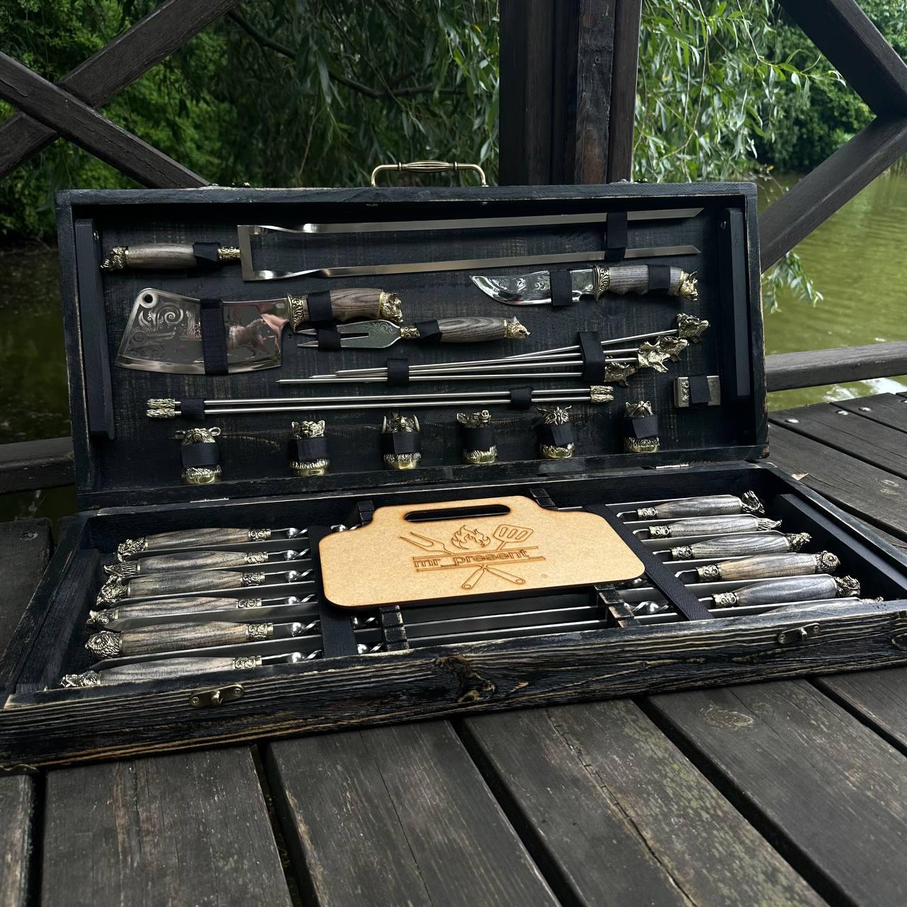 Набір шашличний Premium Lux 47 у дерев'яному кейсі-столику